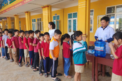 TỔ CHỨC CHO HỌC SINH UỐNG THUỐC TẨY GIUN NĂM HỌC 2025 – 2026