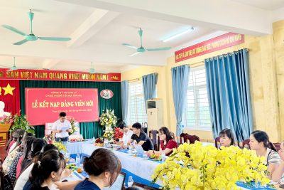 TỔ CHỨC LỄ KẾT NẠP ĐẢNG VIÊN CHO QUẦN CHÚNG ƯU TÚ